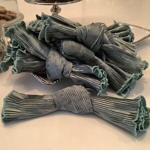 10 Sage Dinner Napkins New used for staging